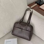 Korean niche brand women's tote bag, large capacity, retro style, cross-border women's bag, new autumn/winter style, high-end commuter bag.